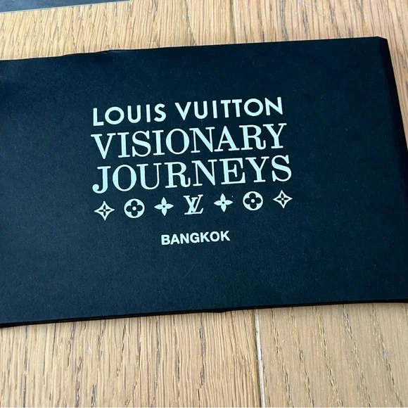 Louis Vuitton Limited Edition Postcards - Picture 7 of 10